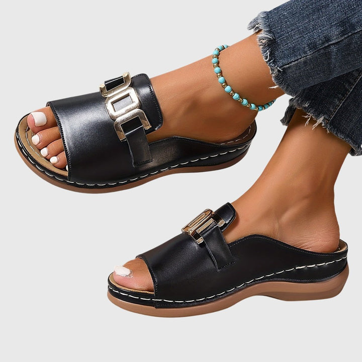 Silje | Gold Buckle Sandals