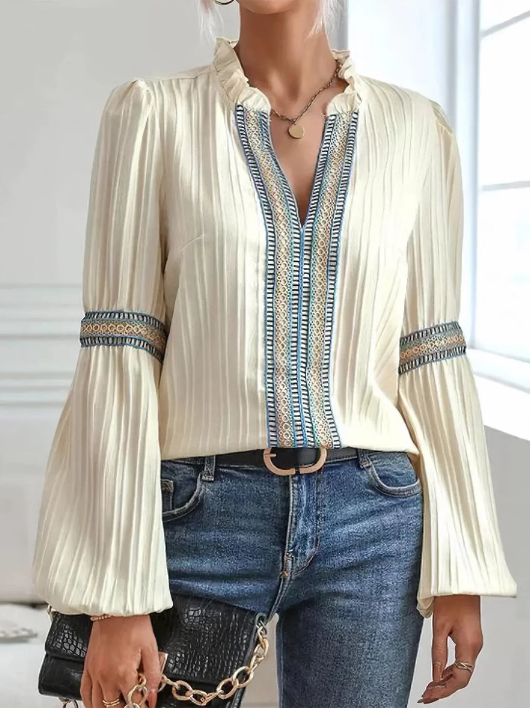 CHLOE | Stunning V-neck blouse
